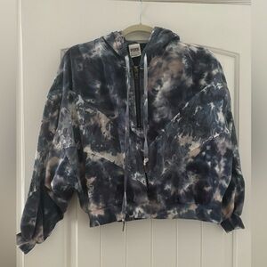 Victoria’s Secret pink quarter zip, athletic cropped sweatshirt, tie-dye size XS